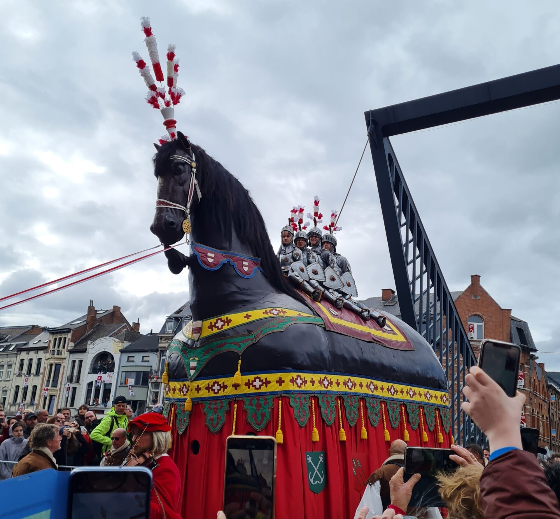 Het Ros Beiaard: eeuwenoude folklore en feestelijke tradities