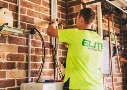 Hoe sluit je efficiënt een thuisbatterij aan thuis?